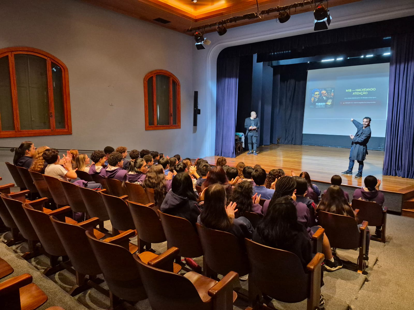 Turmas do Ensino Médio participam de mais um encontro da Maratona Enem